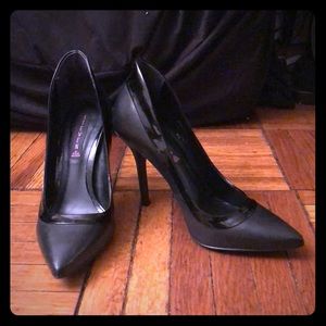 Sexy black leather Steven by Steve Madden heels!